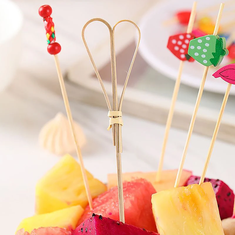 100Pcs Wooden Heart-Shaped Fruit Toothpicks Disposable Natural Bamboo Toothpicks Table Decor Supplies Creative Fruit Fork