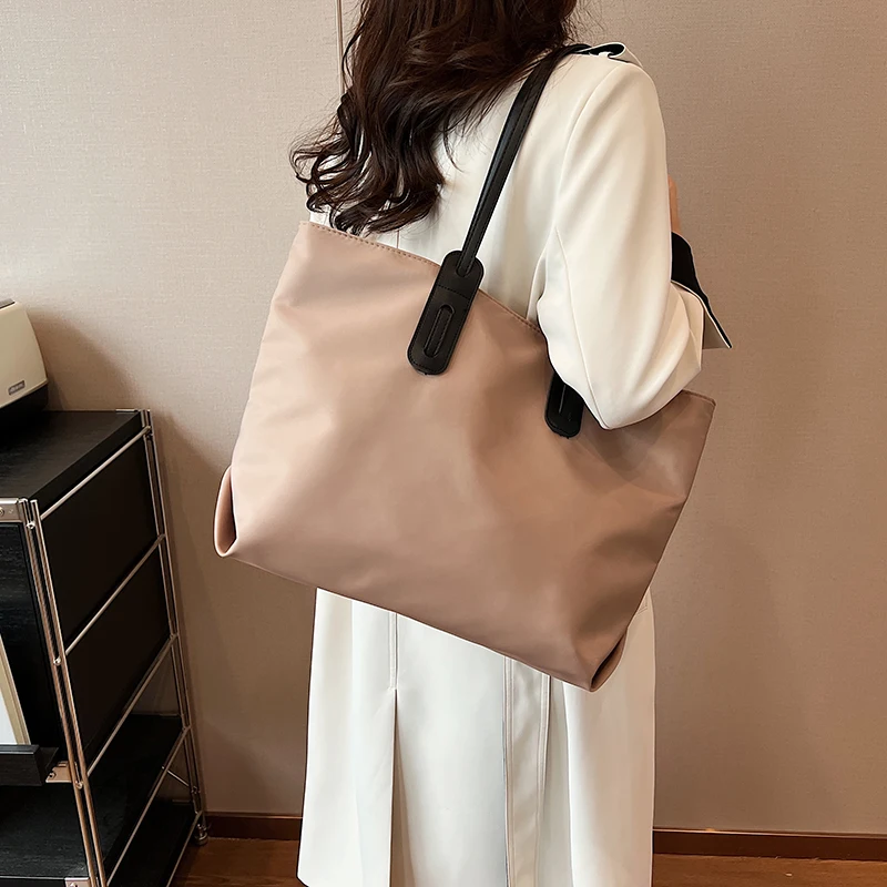 Large Capacity New Fashion Versatile Women's Nylon Cloth Single Shoulder Tote Bag Leisure Simple Outdoor Commuter Storage Bags