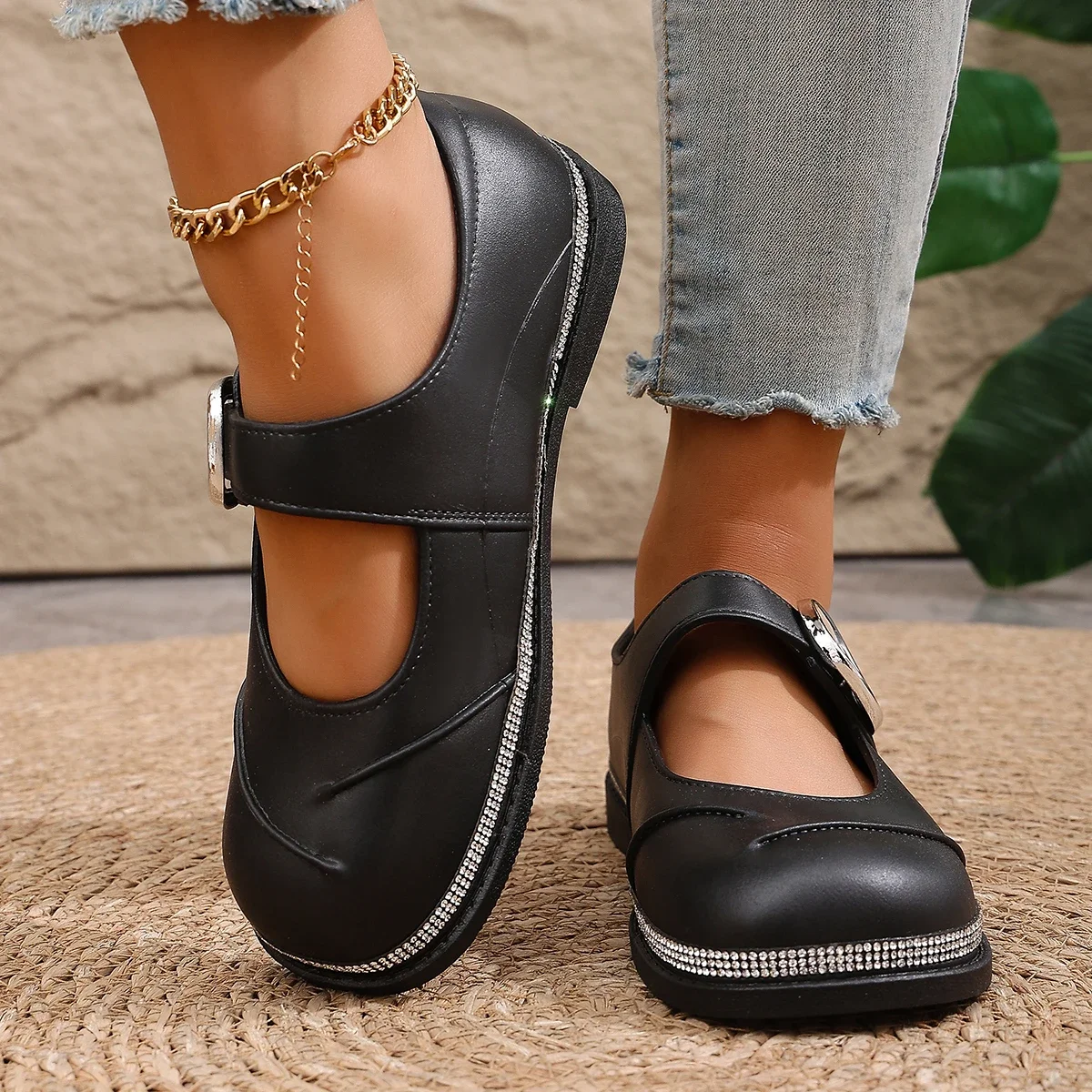 Women's Spring and Summer 2026 New Buckle Design Solid Color Retro Low-cut Shoes with Rhinestone Trim and Shallow Loafers.