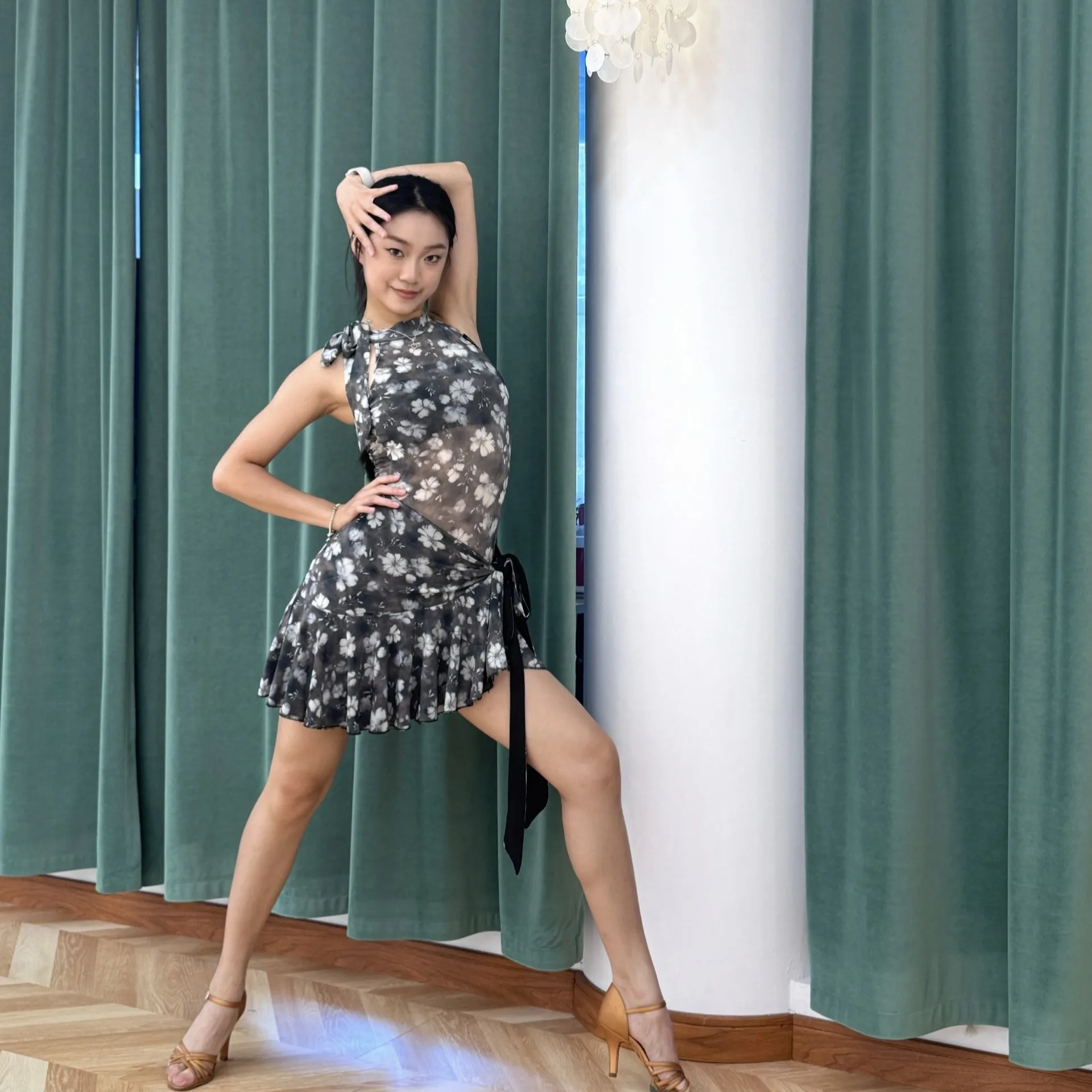 زهرة طباعة اللاتينية ملابس الرقص النساء أداء زي شبكة القمم حزام هامش تنورة رومبا تشا تشا فستان رقص الكبار NV24411