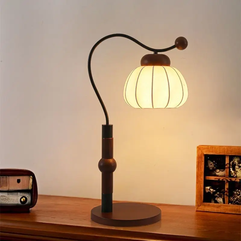 

Vintage Silk Table Lamp American Retro Bedroom Decor Creative Designer Atmosphere Light