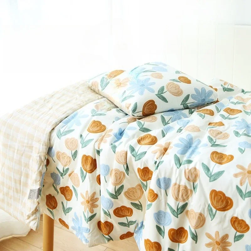 

Folding, quilt, throw pillow, dual-purpose, nap, two-in-one multi-function