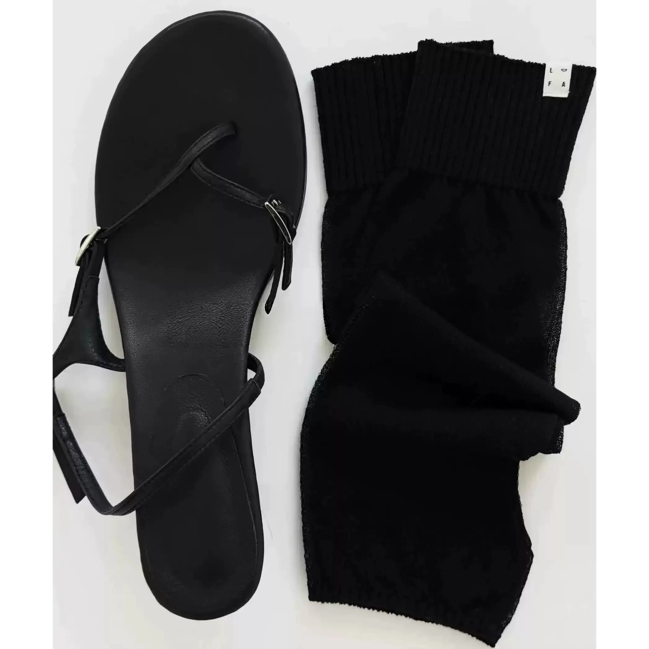 Women Minimalist Black Thong Flat Sandals Adjustable Buckle Strap Casual Open Toe Slippers Fashion Versatile Footwear with Socks