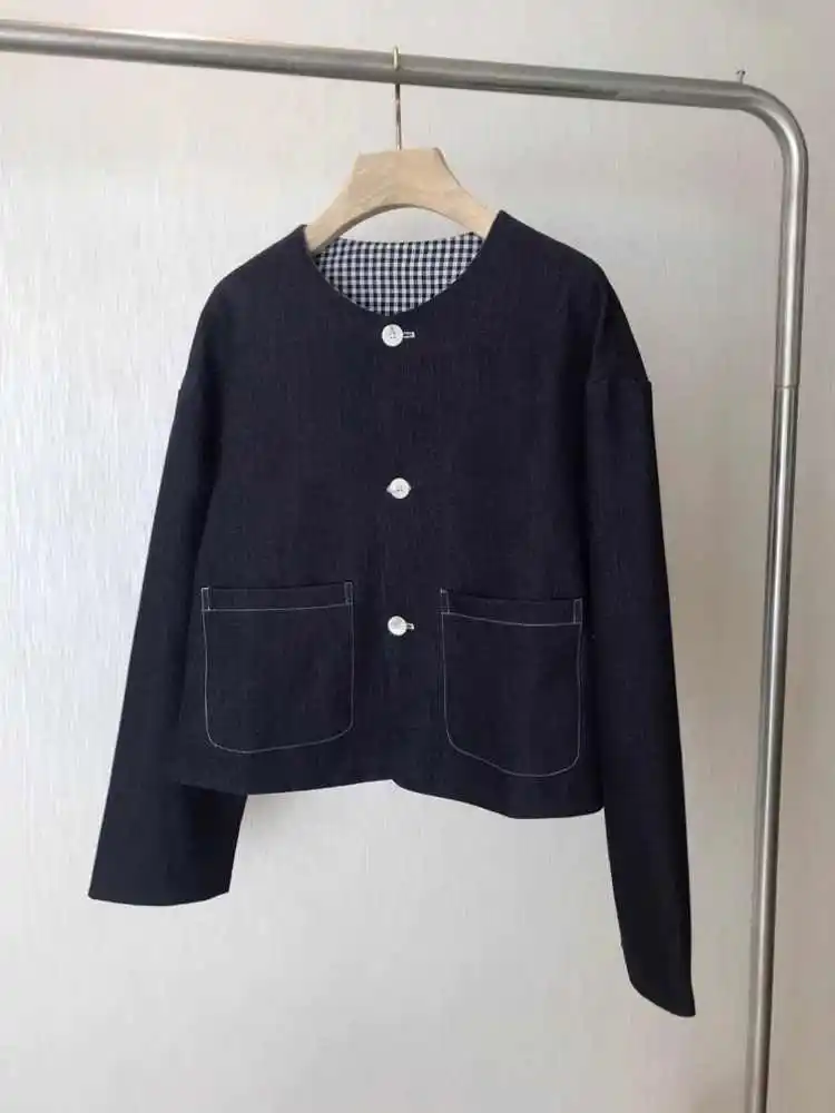 سترة دينم على الطراز الكوري مزدوجة الجوانب للنساء لربيع 2026 تصميم جديد على طراز العطر الصغير الأدبي القديم