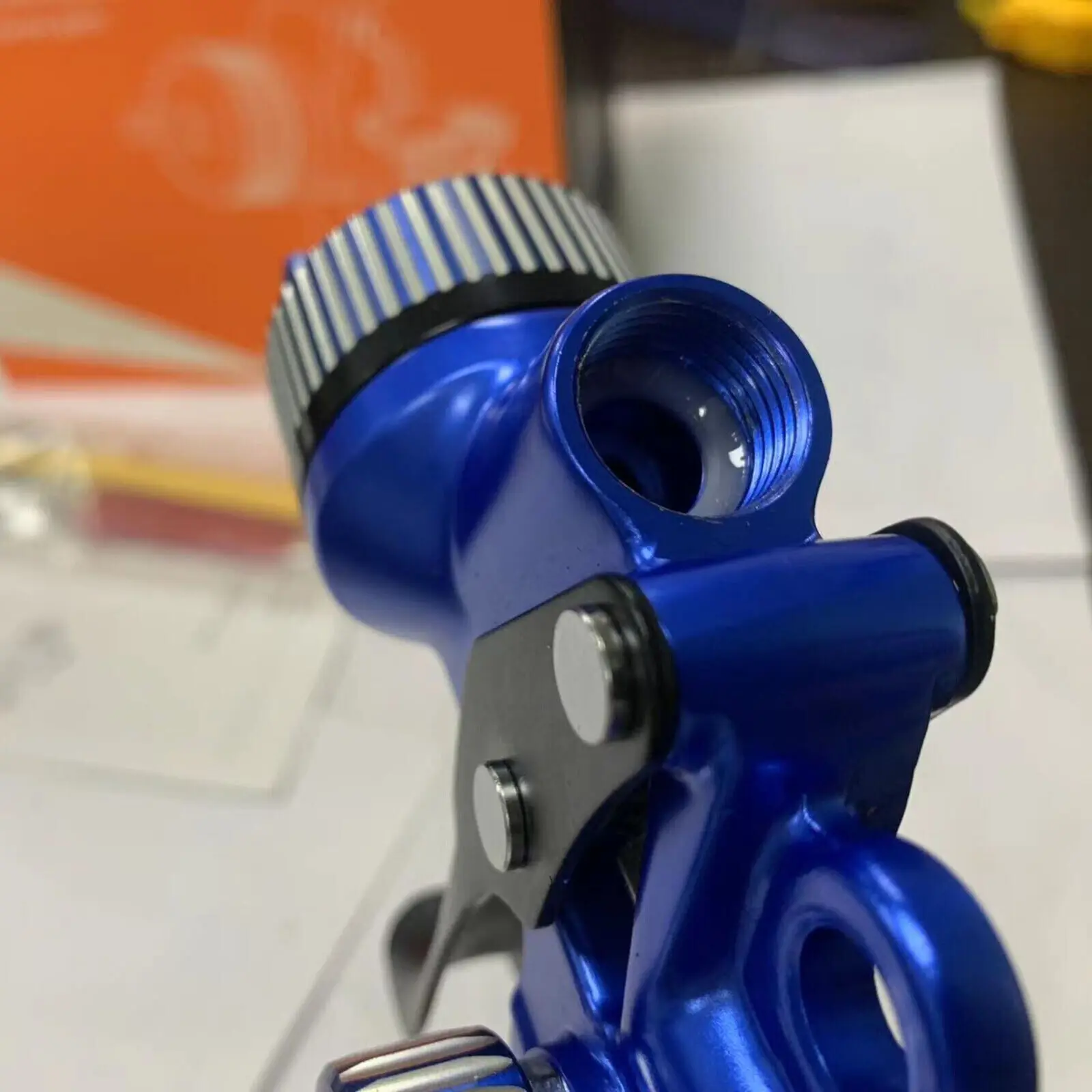 Blue HVLP Gravity Automobile Spray Gun 5200B with 1.3mm Nozzle and 600ml Cup(Quick delivery)