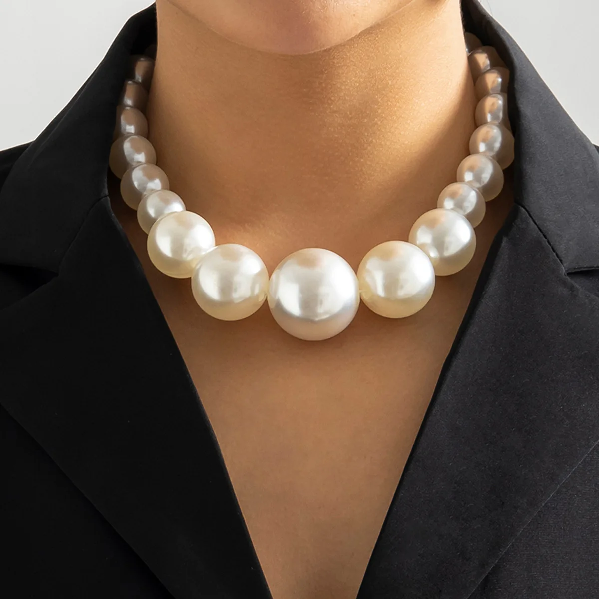 Exaggerated Fashion Big Imitation Pearl Choker Necklace for Women Wedding Bridal Temperament Bead Maxi Chain Christmas Jewelry image 2