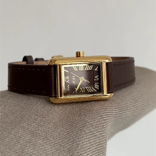 

Компактные и изысканные, это стильные наручные часы — это модные женские часы. Уникальные и модные женские часы.