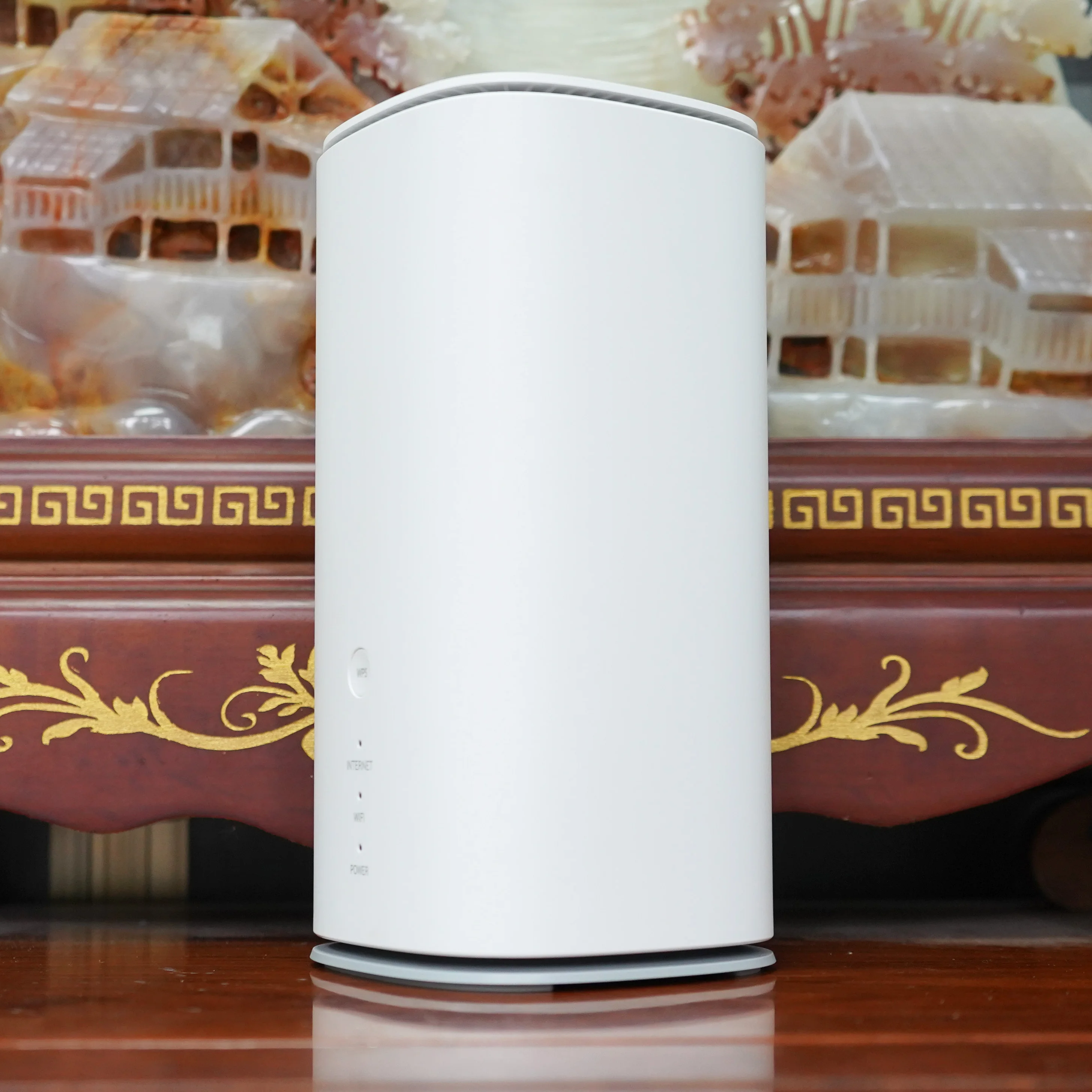 Vodafone MC888 Ultra – odblokowany router domowy 5G z obsługą WiFi, szybkie połączenie WiFi 6, prędkość do 3,8 Gbps, elegancki design i niskie zużycie energii. — zdjęcie produktu 4