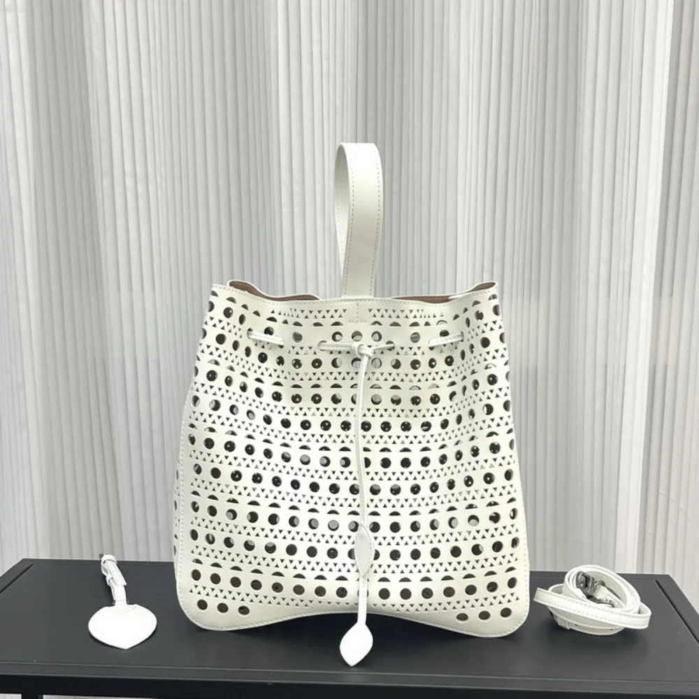 2026 New Pump Belt Bucket Bag Large Capacity Shoulder Bag Texture Unique Fashion Simple Casual Daily Versatile Retro Elegant