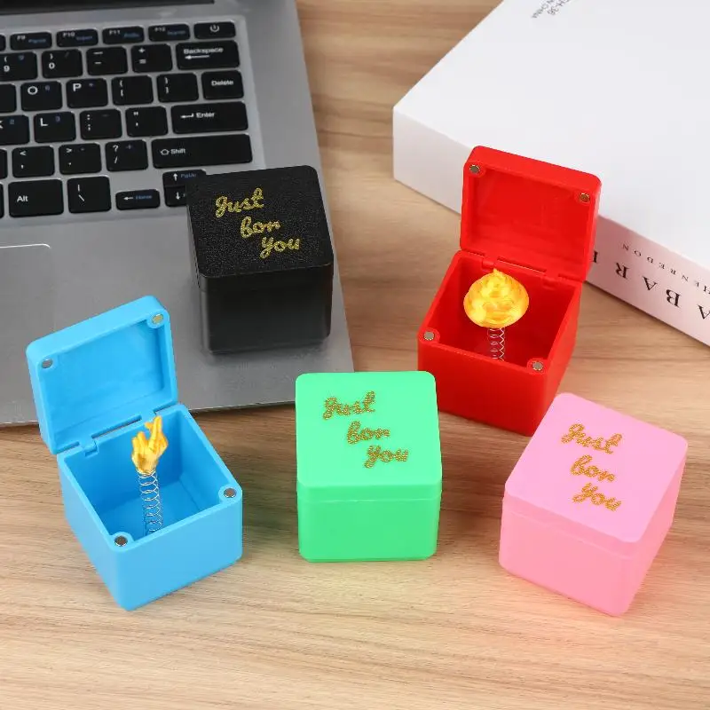 

Christmas Surprise Box Prank Middle Finger Gift Box Prank Toys Creative Desk Surprise Present Case Xmas Gifts