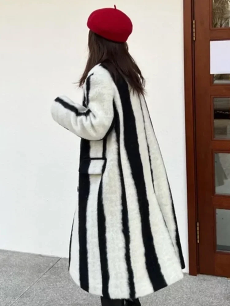 UCXQ Vintage Black White Color Block Striped Thick Warm Woolen Coat Spring Summer Streetwear Y2k Women Outerwear Tide 10AB4686