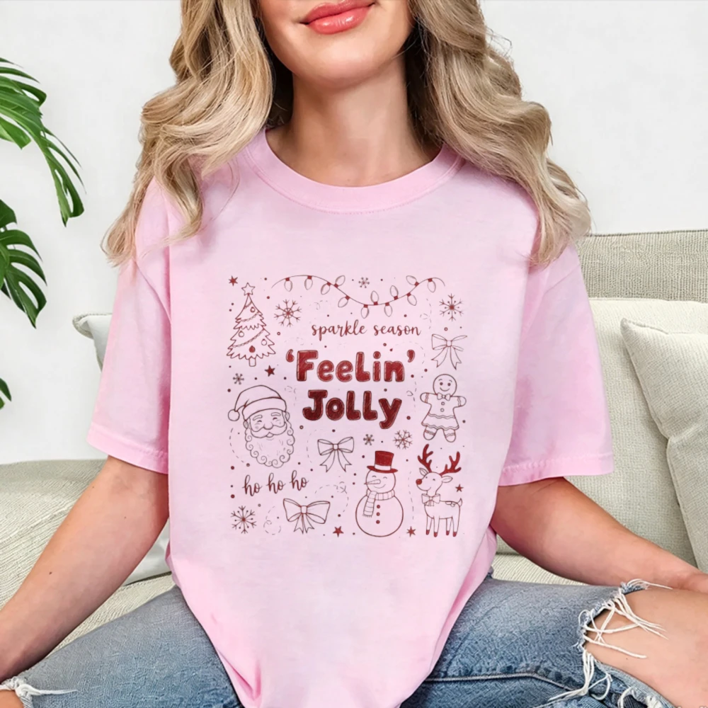 T-shirt graphique de Noël « Feelin Jolly Sparkle Season » avec motif de Père Noël, bonhomme de neige, renne, sapin de Noël, nœud et esquisse, haut décontracté en coton