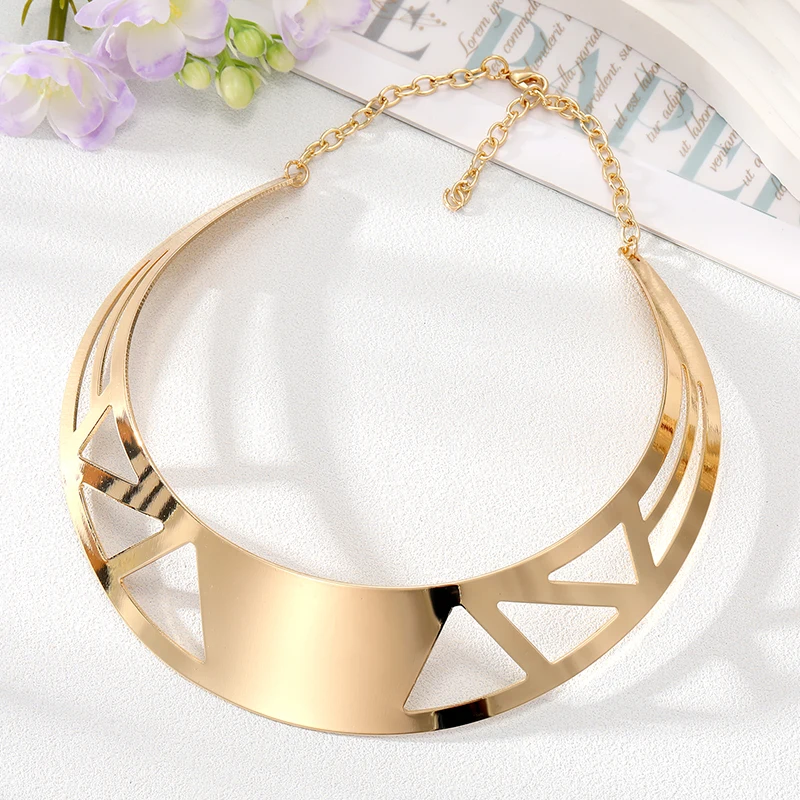 Metal Golden Hollow Heart Torques Necklace Women New European Trendy Ethnic Geometric Wide Collar Necklace Wedding Party Jewelry