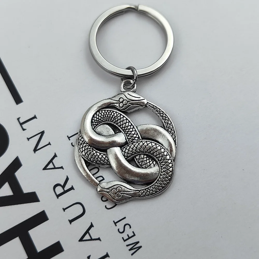 Gothic Men\'s Stainless Steel Keychain Polished Snake Texture Pattern Pendant Key Chain for Neutral Car Keyring Jewelry Gifts