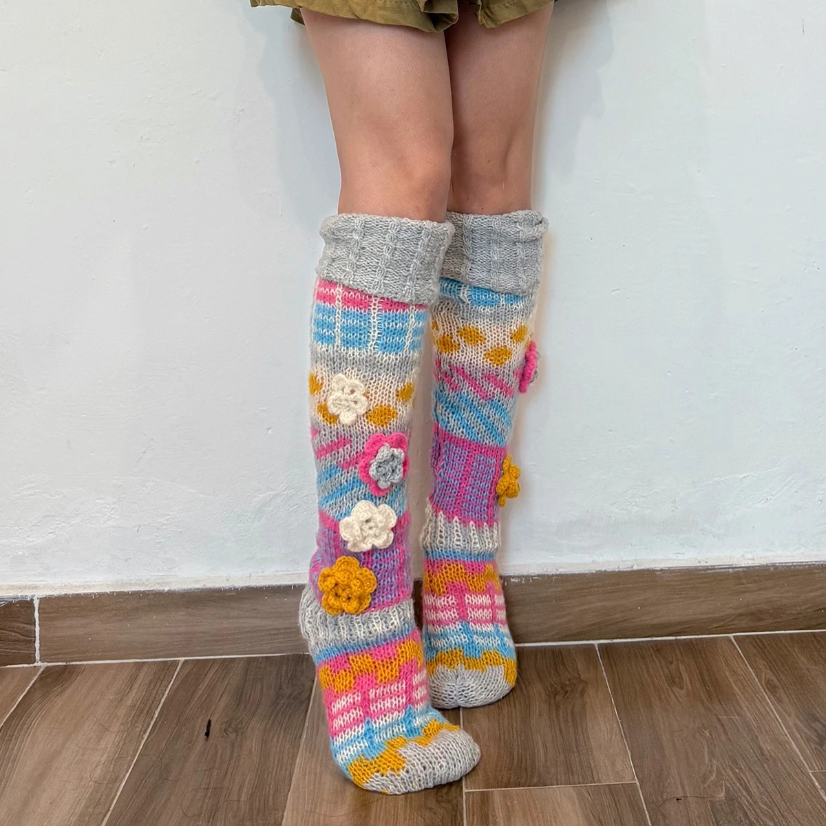 New Women Knitted Knee High Socks Winter Cute Crochet Flowers Knee High Stockings Soft Tube Socks For Streetwear Hot Sale