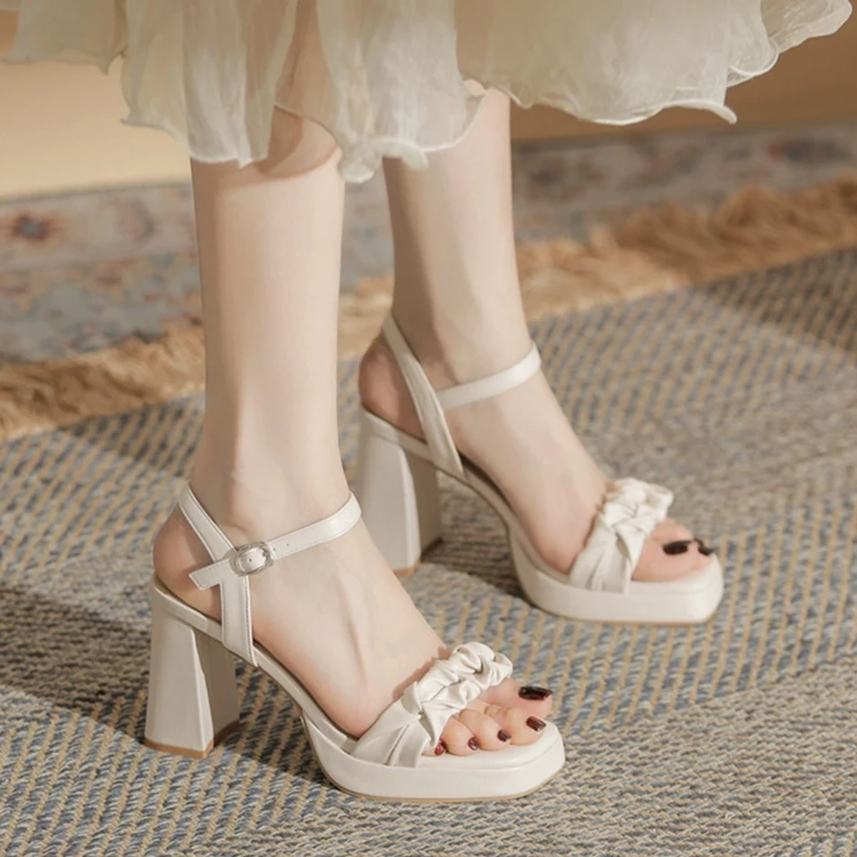 

Босоножки на высоком каблуке с водонепроницаемой платформой, новинка 2025, летние женские туфли на толстом каблуке с женской обувью на мягкой подошве сверху.