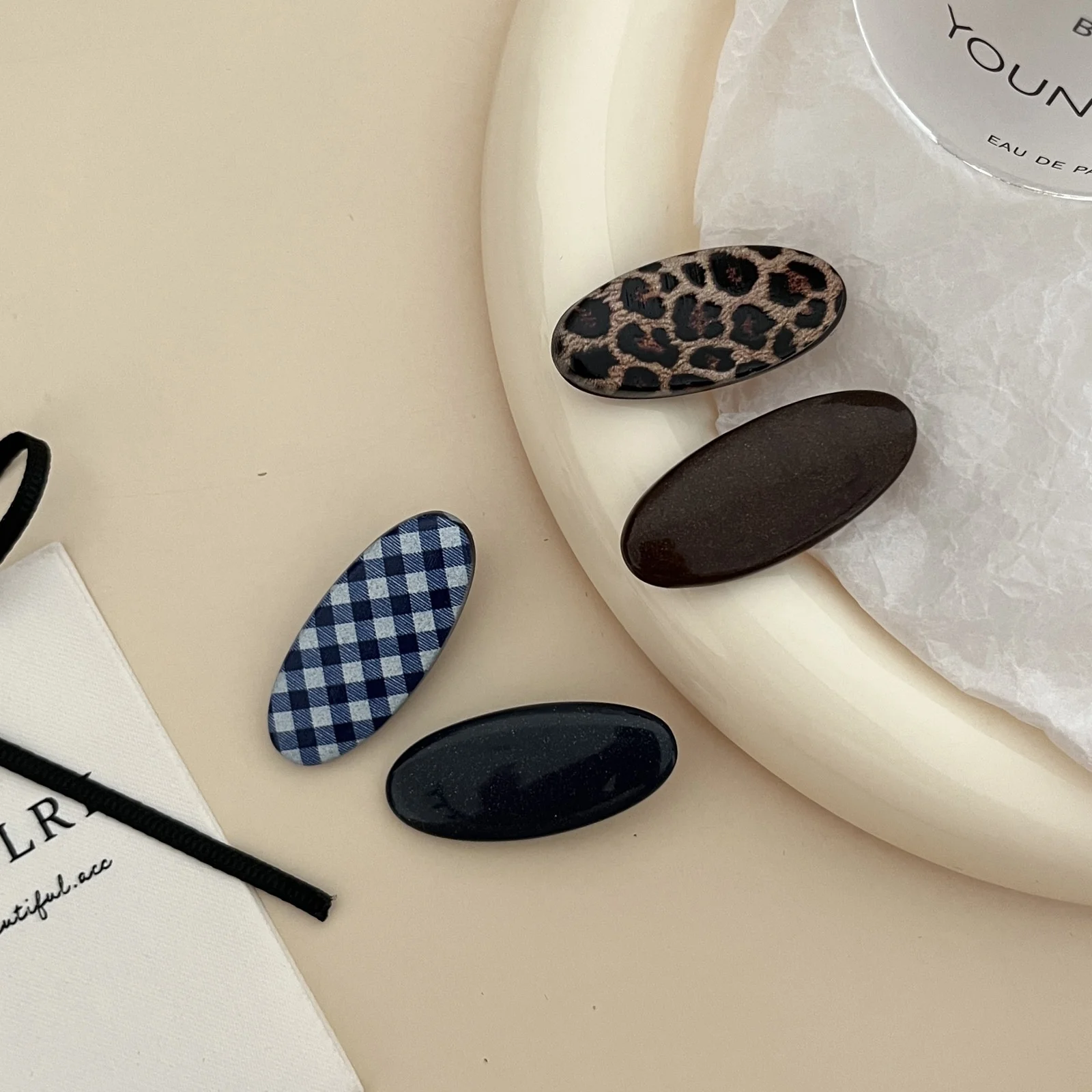 2 Stück Leoparden- und solide ovale Haarspangen, minimalistischer Haarschmuck für Damen-Haarstyling – Detail 7