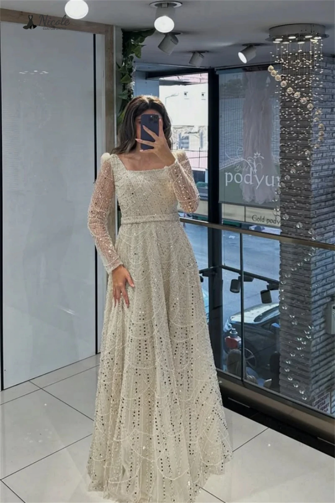 Nicole ligne une femme robe élégante de luxe col carré robe de bal luxueuse 2025 sur mesure robes de soirée luxueuses pour femmes