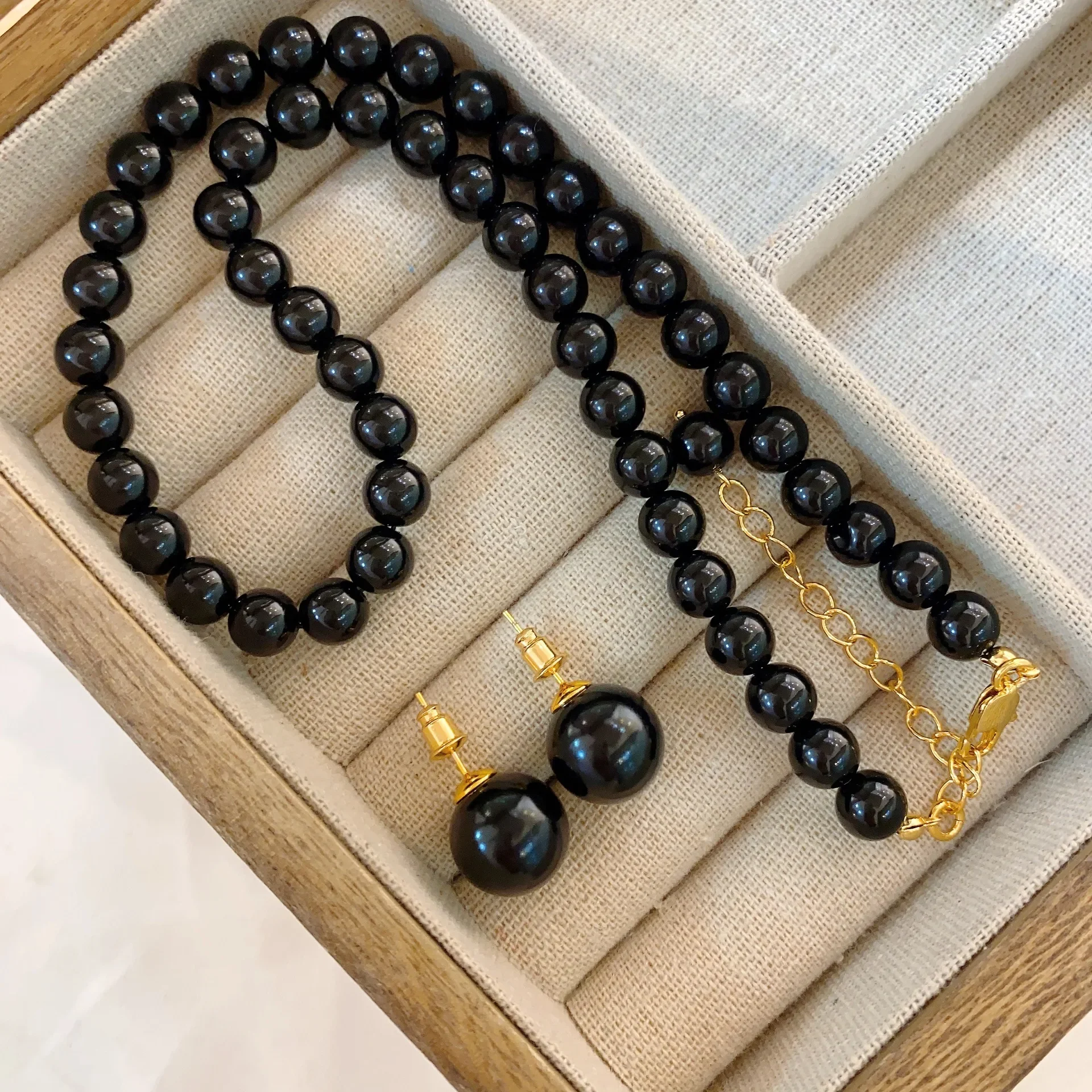 

Vintage Bright Black Imitation Pearl Necklace Earrings Set for Women Elegant Classic Handmade Strand Bead Choker Jewelry Set INS