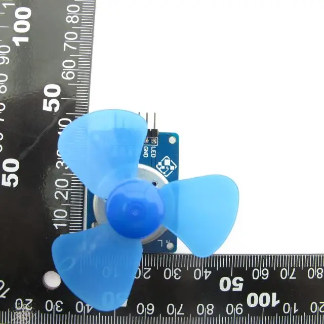 Controle experimental do motor da c.c. do módulo 5v compatível arduino do ventilador da c.c. único microcomputador da microplaqueta para a frente e controle reverso