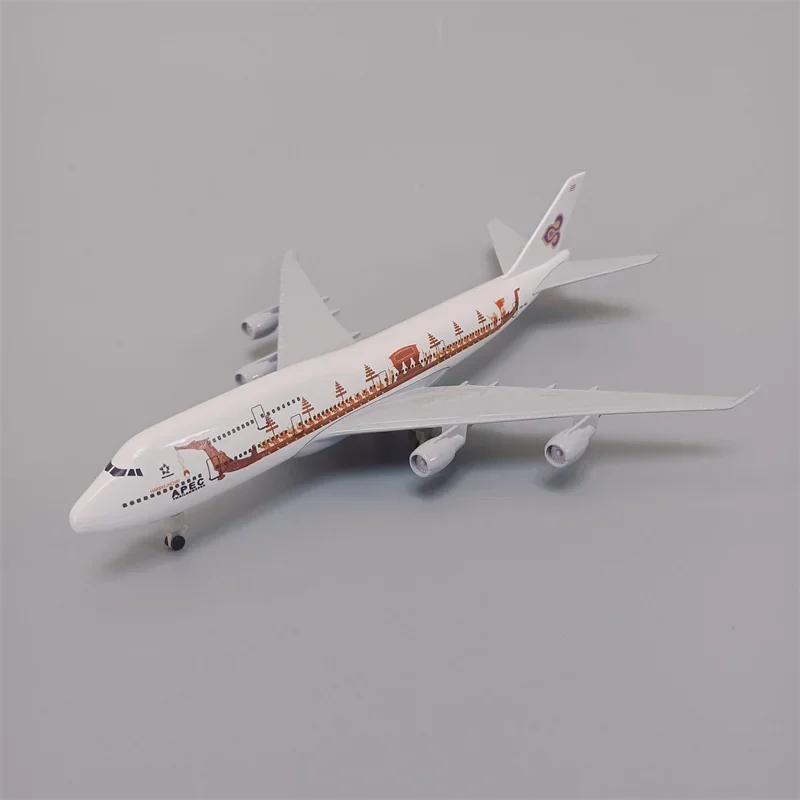 20cm Model Airplane Air Thai Thailand B747 Airlines Boeing 747 Dragon Boat Airways Metal Alloy Plane Model Aircraft w Wheels