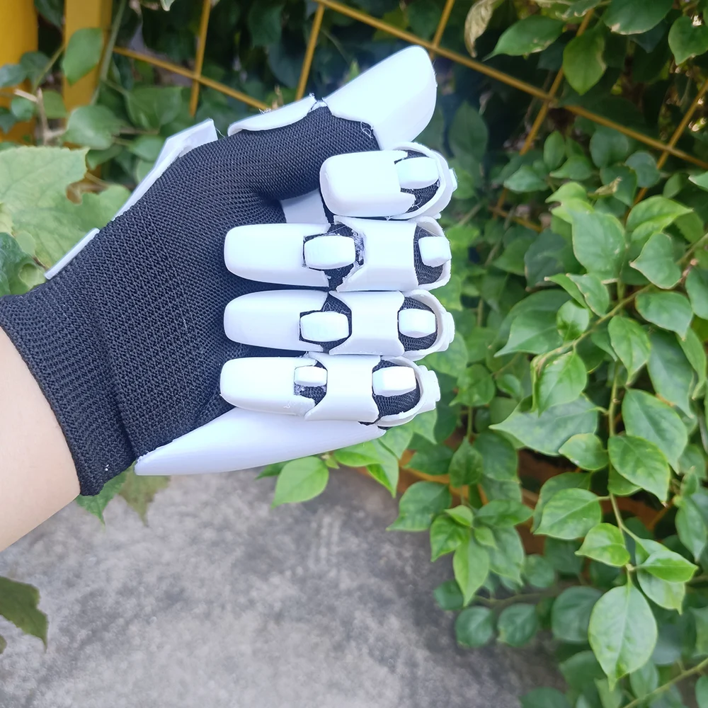 Les gants mécaniques, fabriqués en matériau PETG imprimé en 3D, sont flexibles et ont un look hautement mécanique. Convient pour le cosplay.