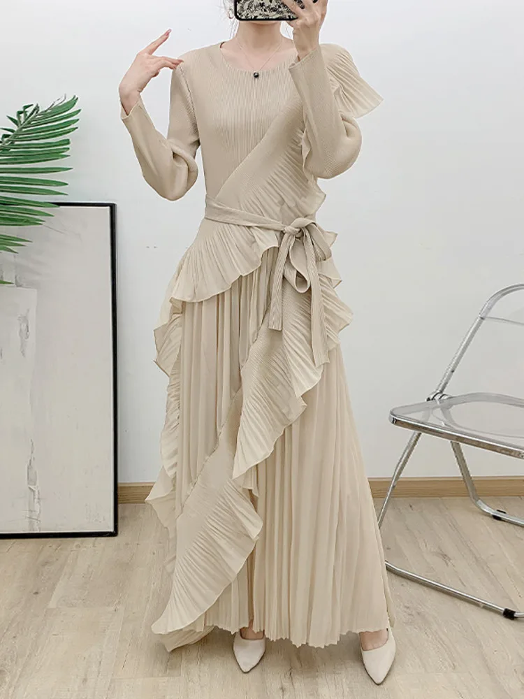 LANMREM Ruffle Edge Maxi Pleated Dress For Women Round Neck Long Sleeves Solid Color Stitching Belt Dresses 2024 New 2DA9911