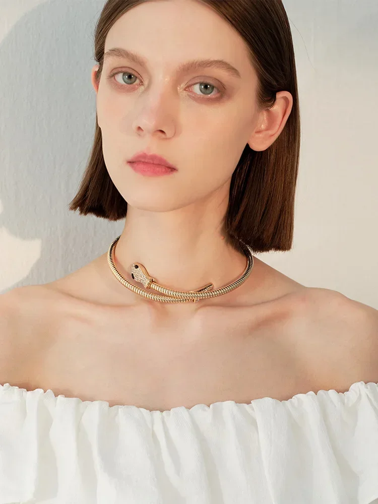 2024 Fashion Street Party Snake Necklace for Women Diamond Inlay High quality Collarbone Chain Accessories Lady chokers