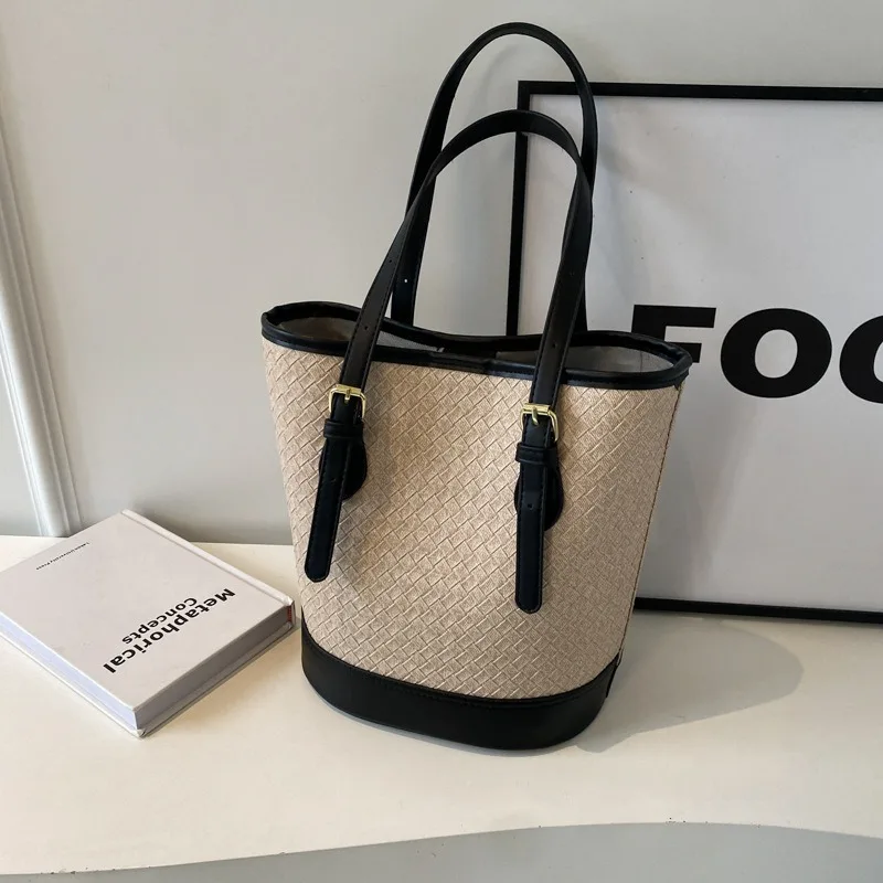 

2024 New Large Capacity Tote Bag for Women Designer Luxury Korean Style Fashion Bucket Shoulder Bag Stylish Commute Bag for