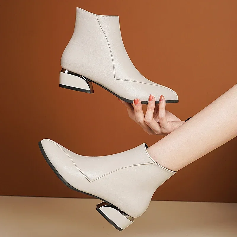 Herbst und Winter 2026 Damenstiefel Britischer Stil Modische Stiefel für Frauen Neue Dickabsatzige Übergroße Modische Kurzstiefel – Detail 10
