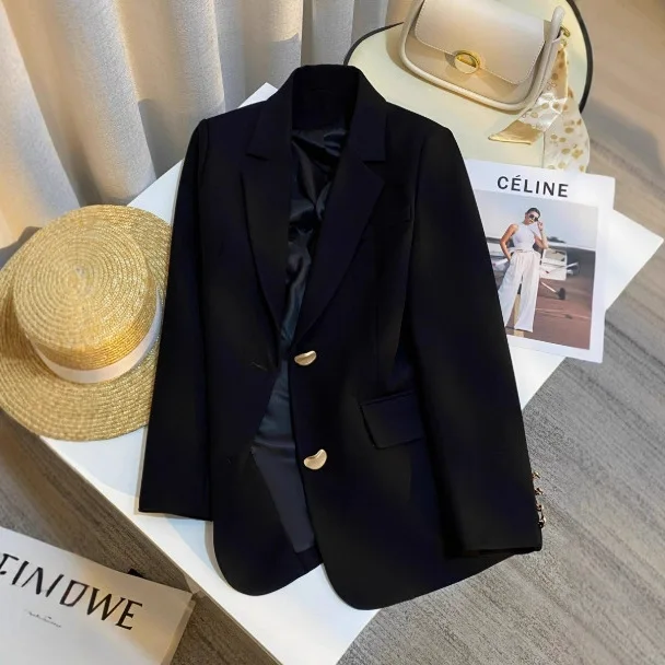 سترة سوداء بتصميم راقي للنساء لخريف وشتاء 2025 بدلة جديدة بسيطة ومتعددة الاستخدامات