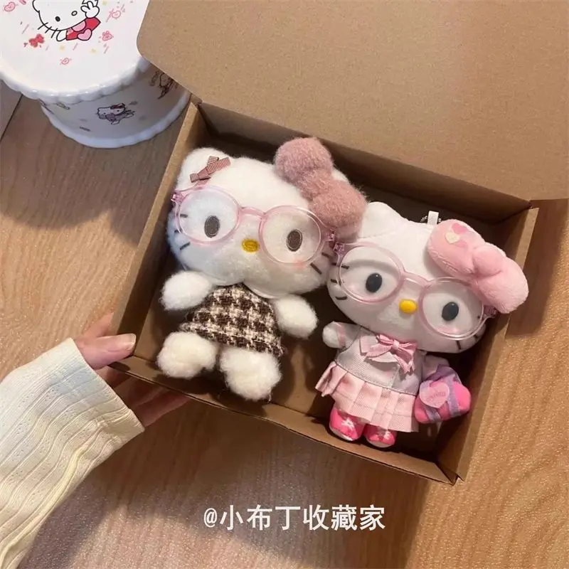 Uroczy Kreskówkowy Kawaii Crossdressing Latte Okulary Hello Kitty Pluszowa Lalka Brelok Zawieszka do Torby Zabawka Prezent