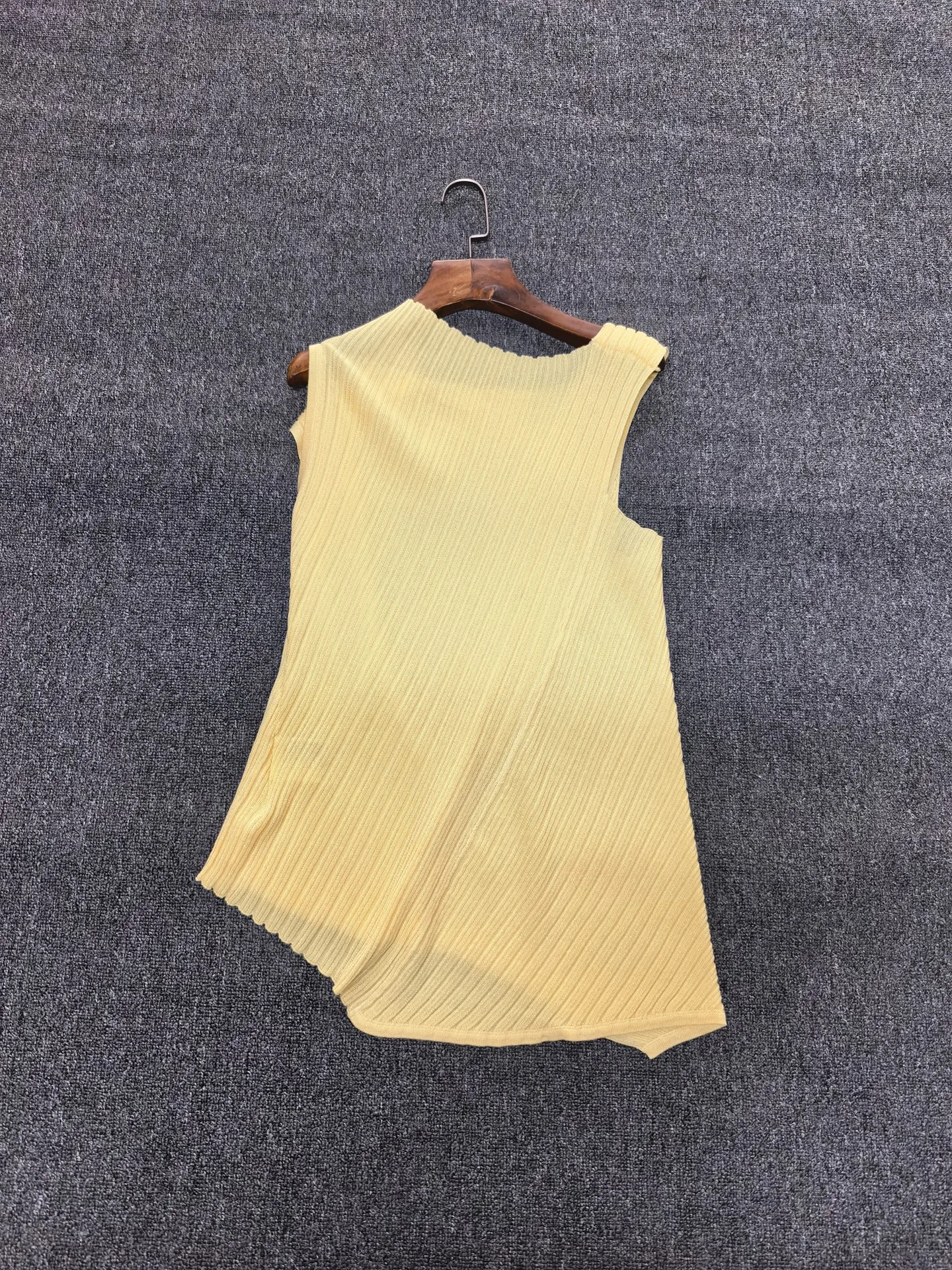 Women's Asymmetric Ribbed Knit Sleeveless Slim-Fit Top (Spring/Summer 2026 New Arrival)
