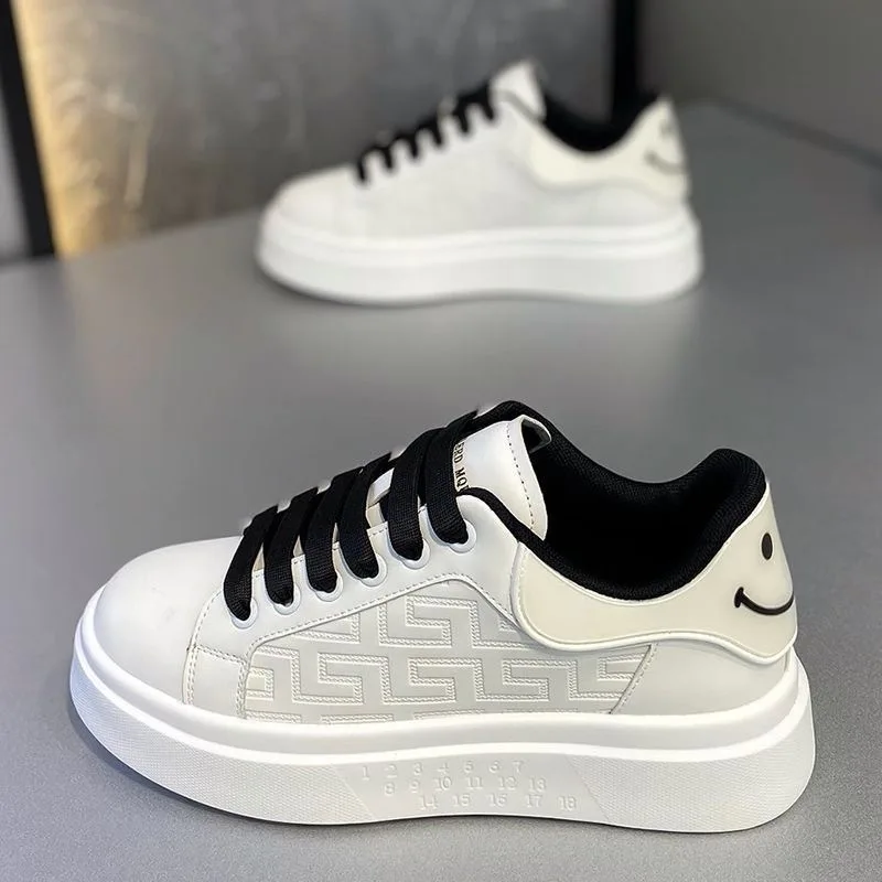 

New Brand Men's Board Shoes Classical Men Casual Shoes Fashion Trend Flats Comfortable Non-slip Waterproof Hard Wearing Sneakers