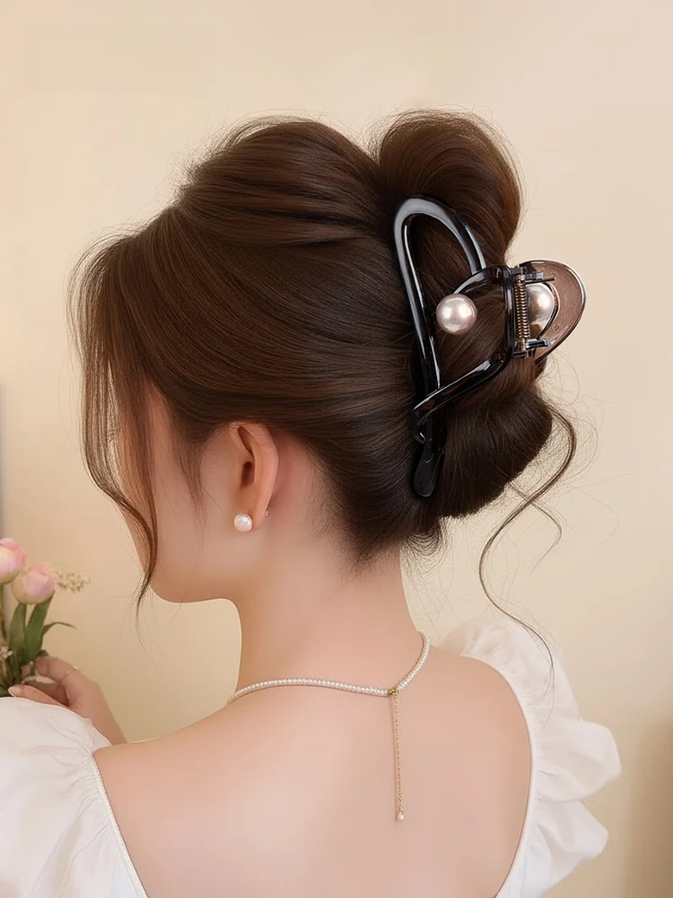 おしゃれなブラウンパールヘアクリップ-スタイリッシュなシャークバイトヘアアクセサリー-トレンドヘアグリップ-ajidou-アジドウブランド-韓国風