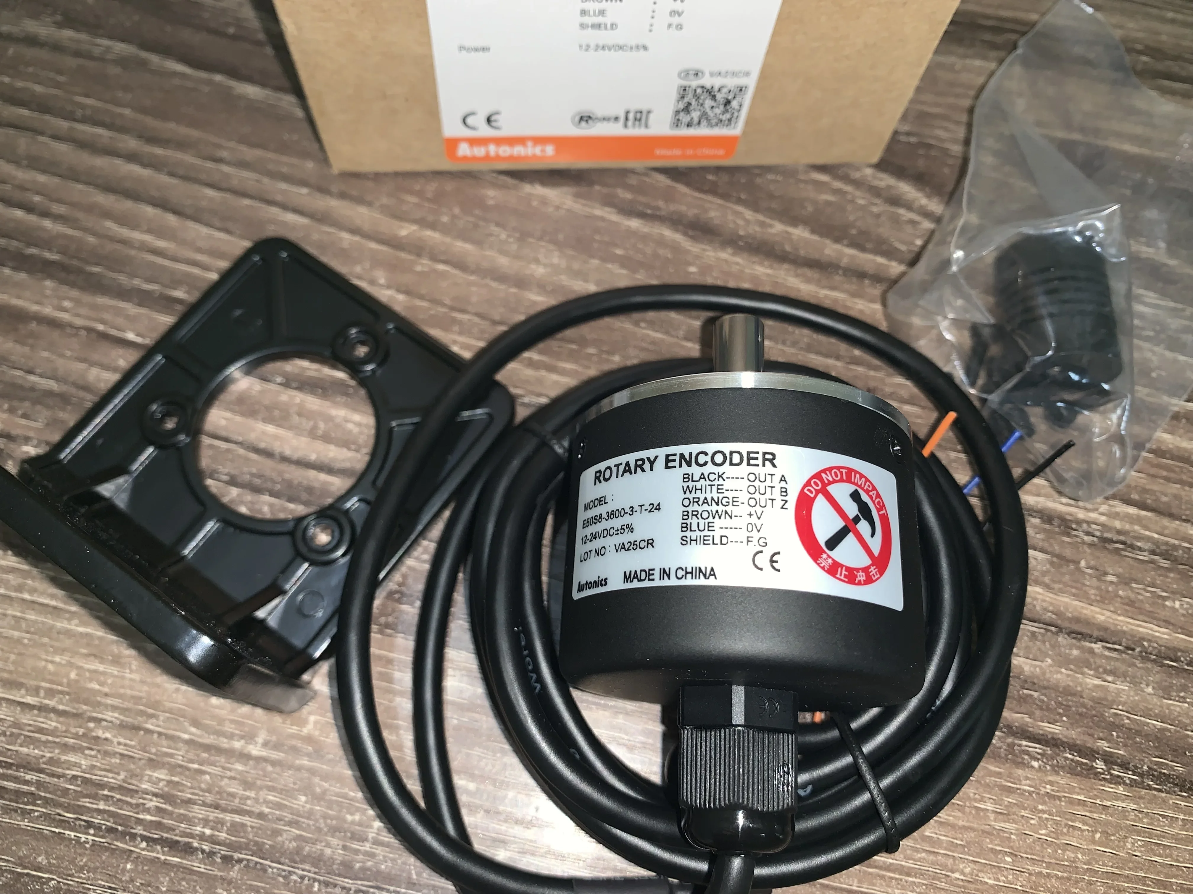 

New original E50S8-3600-3-T-24 Autonics Autonics rotary encoder 3600 line 12-24VDC