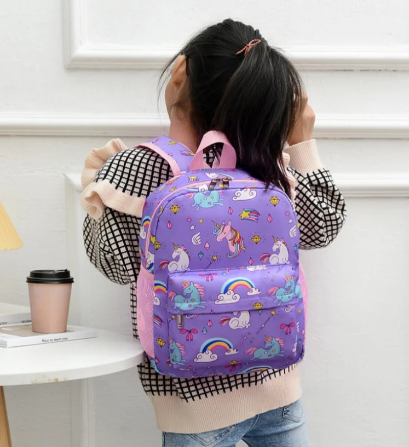 Mochila de jardín de infantes de unicornio de dibujos animados para niñas lindas de 2 a 7 años, estampado de moda, mochila con nombre personalizado para estudiantes