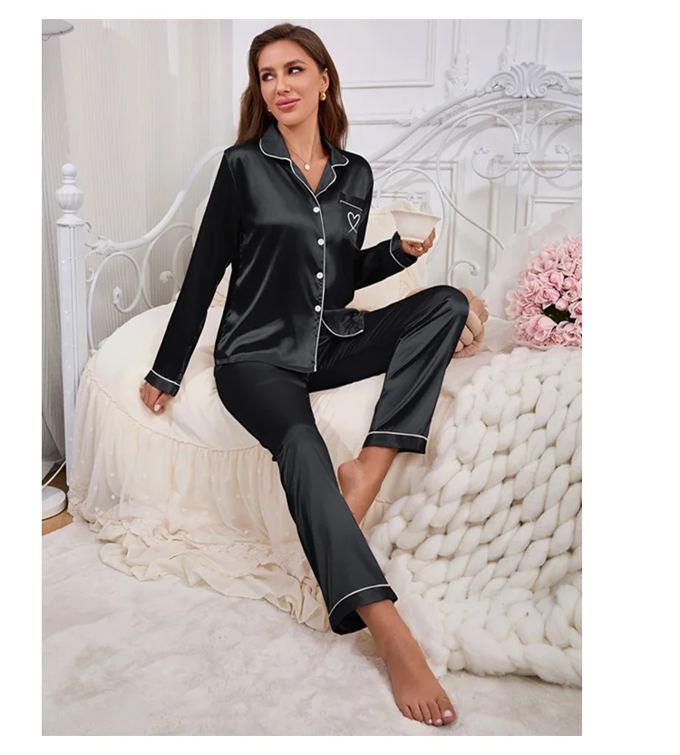 Damen-Pyjama-Set aus Satin, Tasche, herzförmige Stickerei, lange Ärmel, Knöpfe, Revers, Oberteile und elastische Hosen, Loungewear-Pyjama für Damen – Detail 23