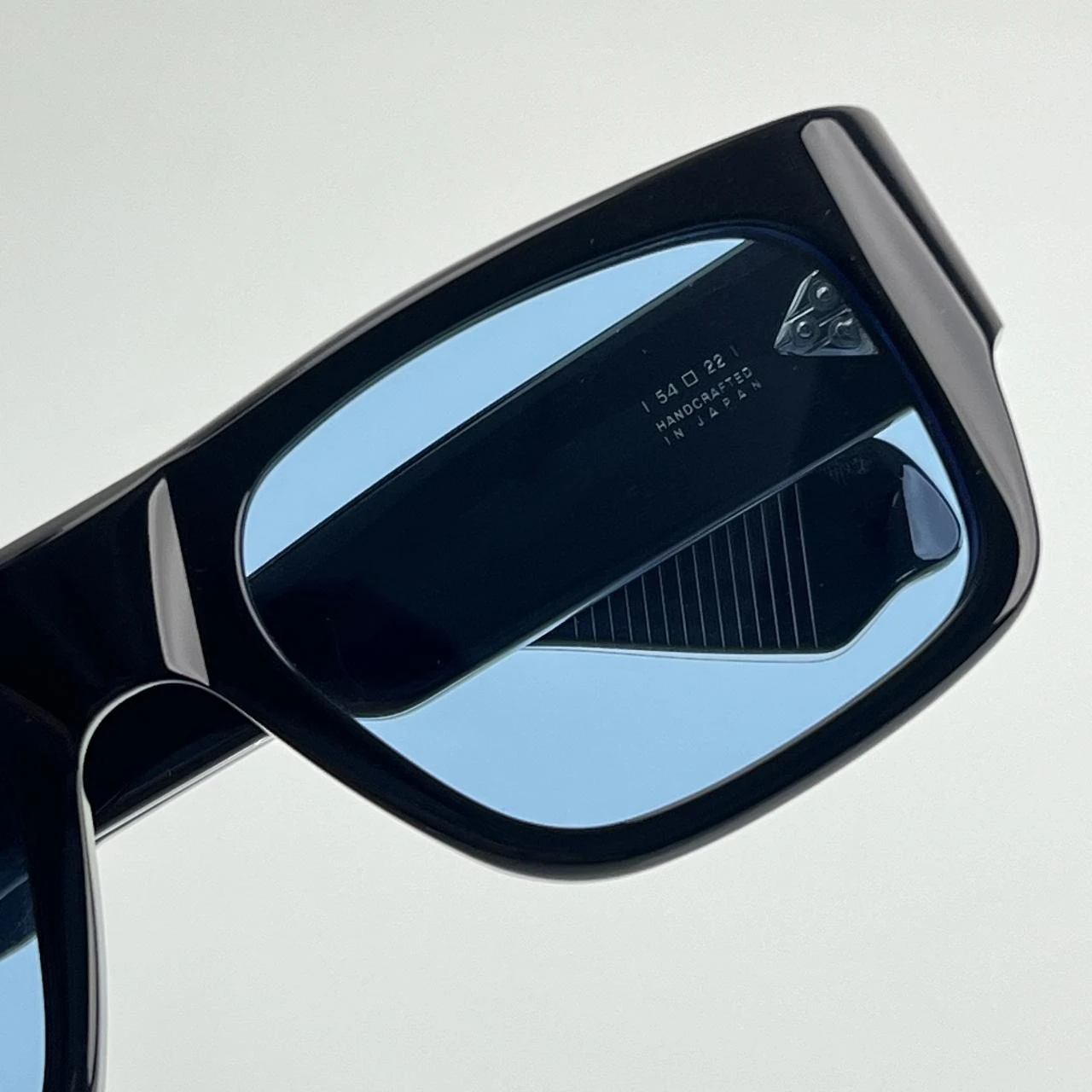 2026 New Luxury Japanese‑inspired Hand‑crafted Square Sunglasses Classic Acetate Frame UV400 Unisex Vacation Fashion Eyewear