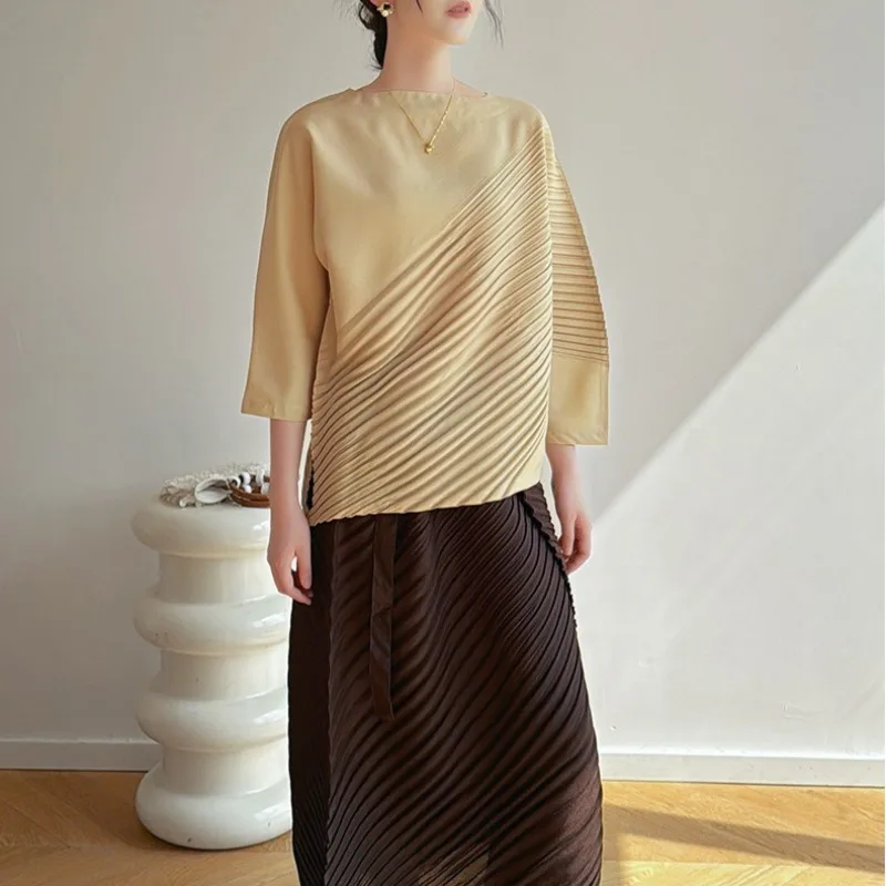 

Miyake 2026, весенняя новая женская футболка, плиссированная, нестандартная, большого размера, темпераментные свободные повседневные топы, простая офисная одежда для поездок на работу