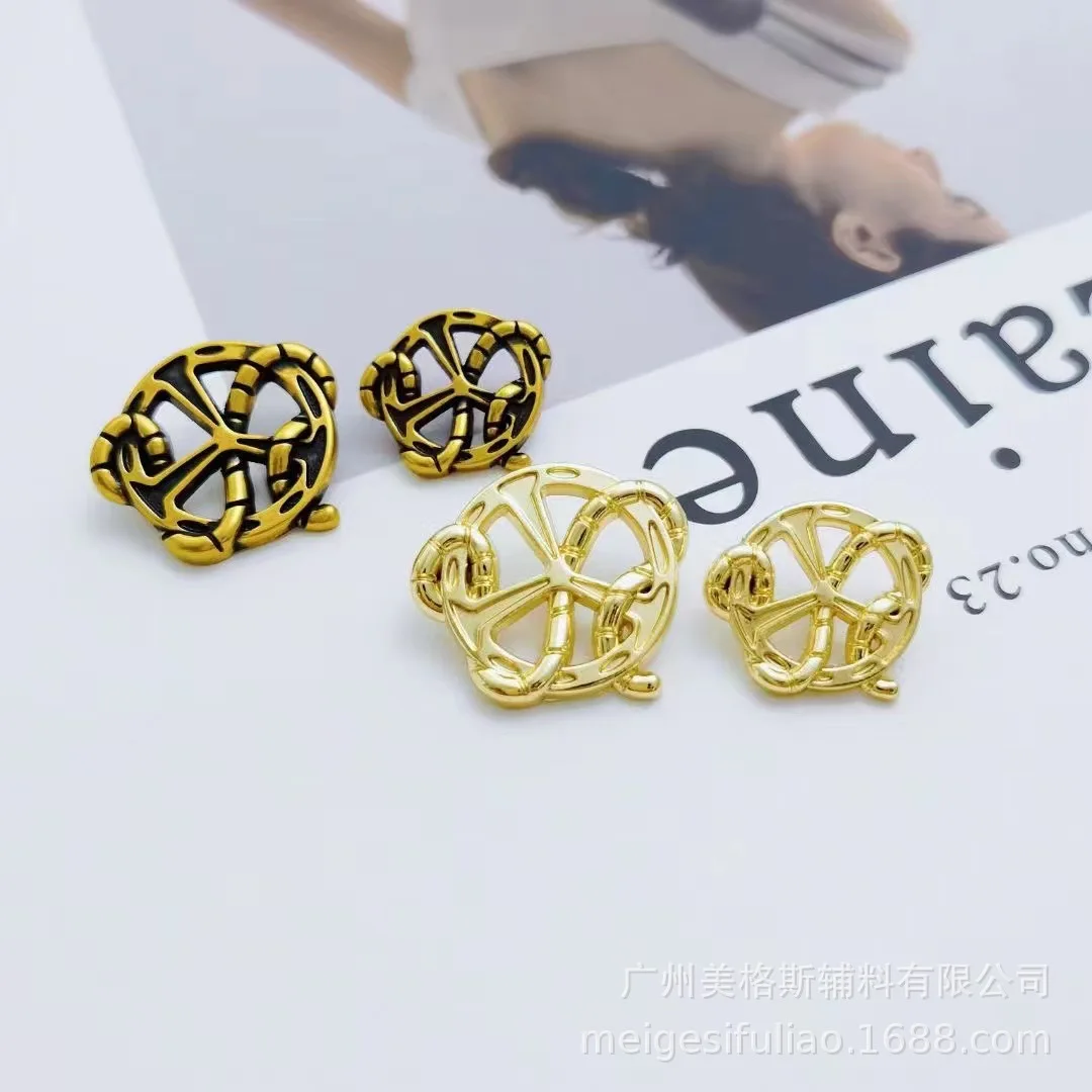 

Fashion Snake Shaped Hollow Metal Buttons, Alloy Hand Sew Fasteners for Knitwear Coat Cuff Decoration