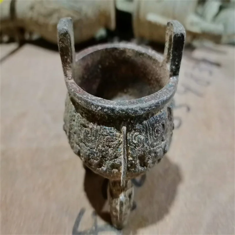 Old Bronze Be unearthed, China Copper Two ears Embossed pattern Ding