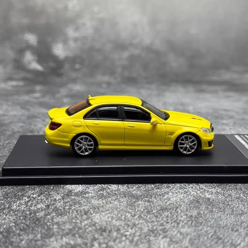Rei modelo 1/64 mercedes-amg c 63 w204 diecast modelo de carro sala exibição modelos simulação coleção carros menino brinquedos aniversário presente