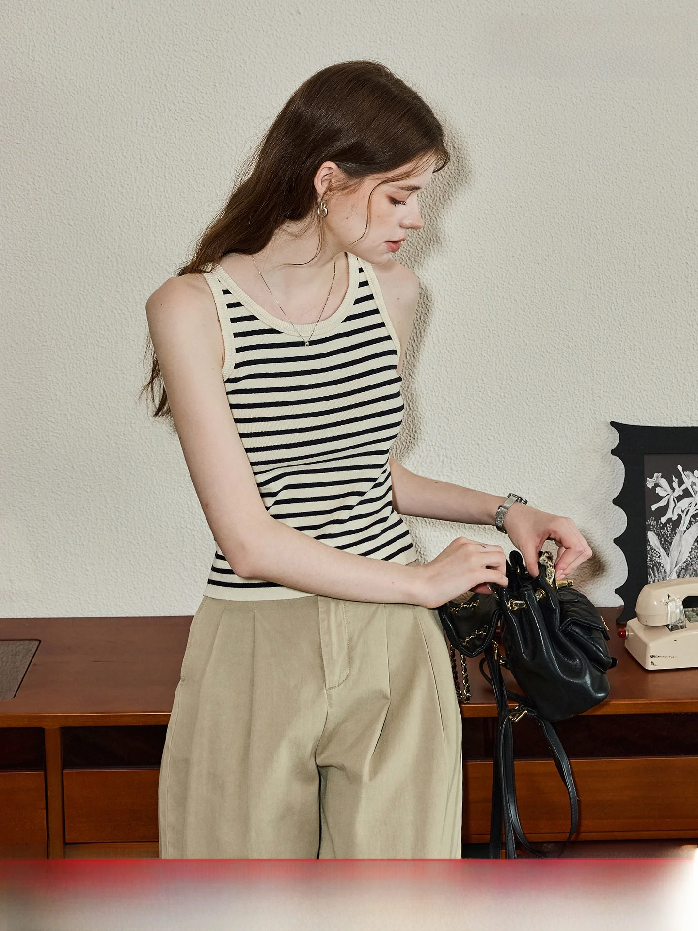 

Slim Fit Stripe Pattern Sleeveless Tank Top Inner Wear Summer Style Casual Commute round Neck Knitted Vest for Women