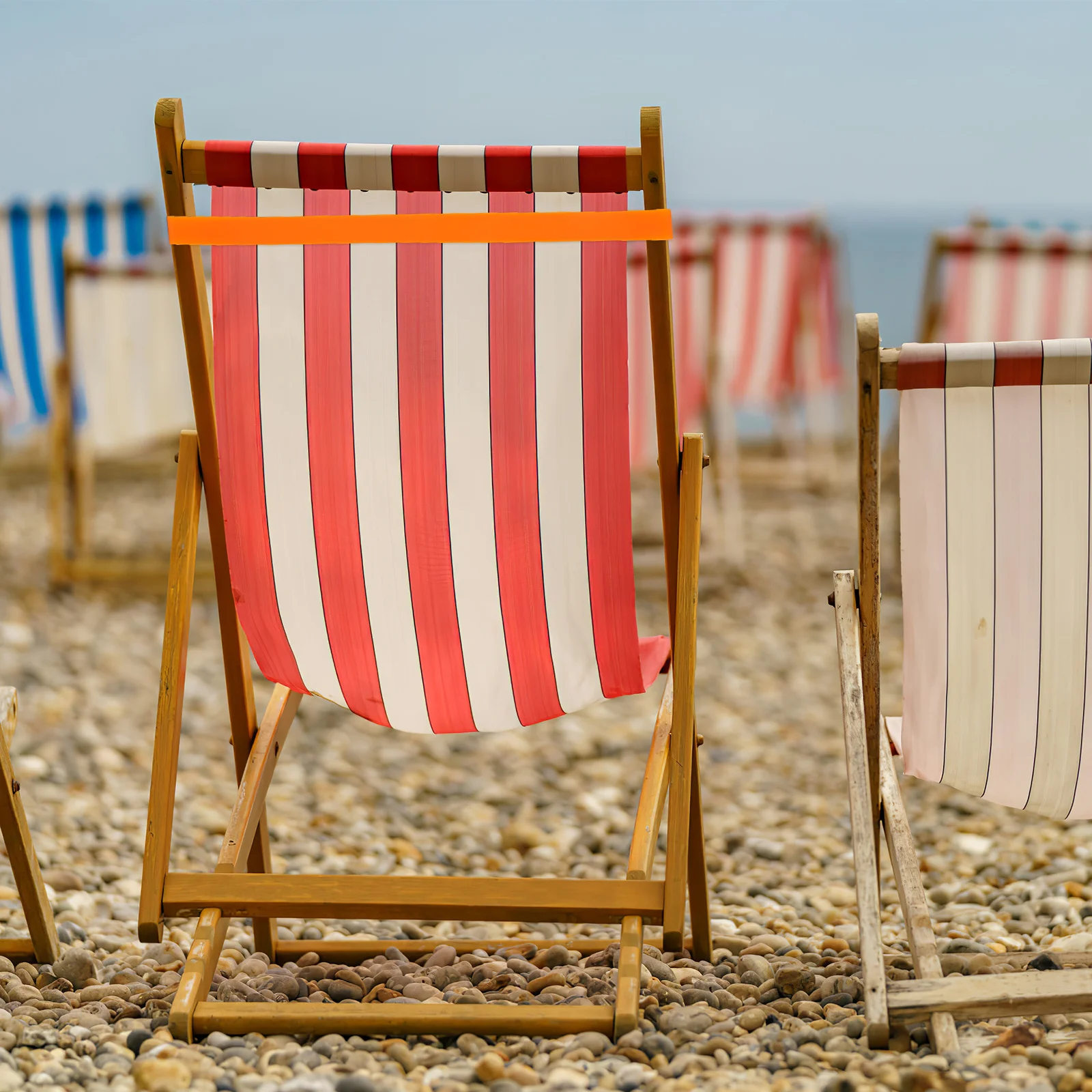 

4Pcs Silicone Beach Chair Towel Bands Elastic Stretchable Fixing Straps for Cruise Beach Towels Essentials Elastic Towel Bands