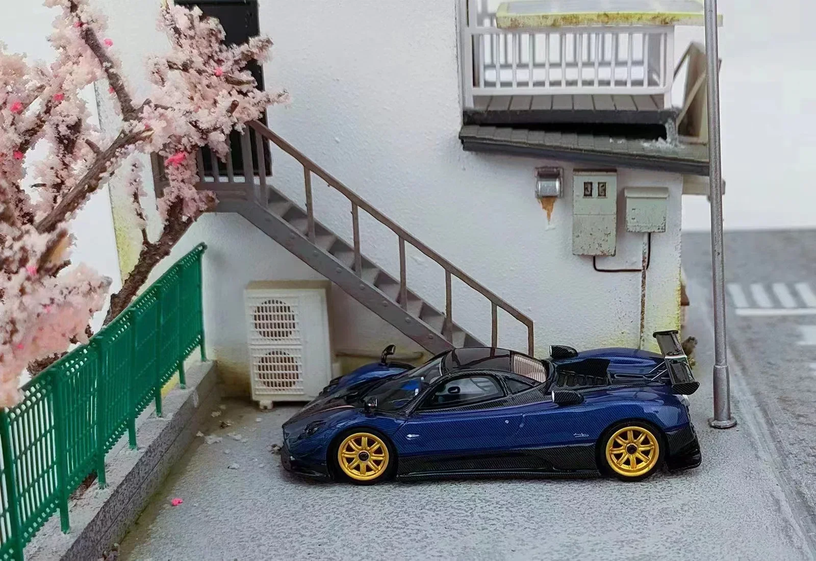 

**Pre-order **U2 1:64 Zonda Tricolore Caron Blue limited299 Model Car