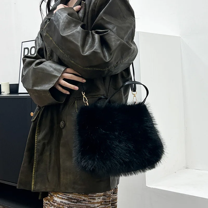 حقائب كروسبودي الفاخرة للخريف والشتاء حقيبة كروس ماسنجر جديدة من القطيفة حقائب يد فروي بسيطة وعصرية