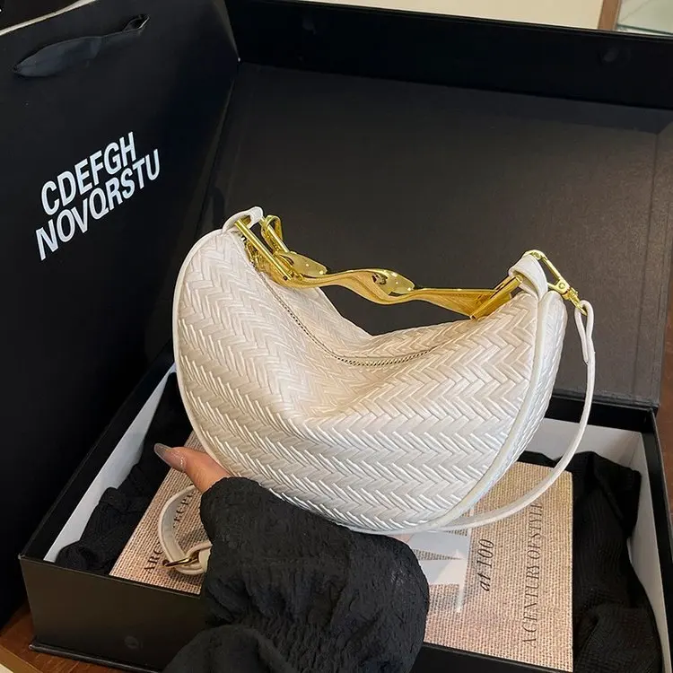 

2025 New Woven Rattan Shoulder Bag Women's Mini Crossbody Bag with Geometric Metal Handle Casual Beach Elegant Purse for Summer