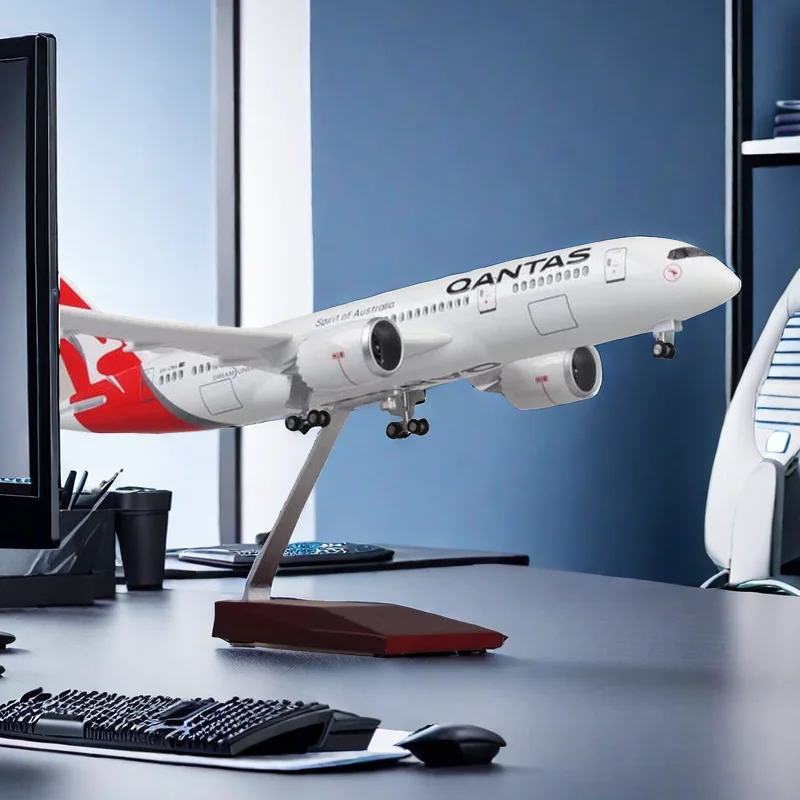 1/130 Scale 47cm Airplane B787 Dreamliner Aircraft QANTAS Airways Airlines Model W Light and Wheels Diecast Plastic Plane toy