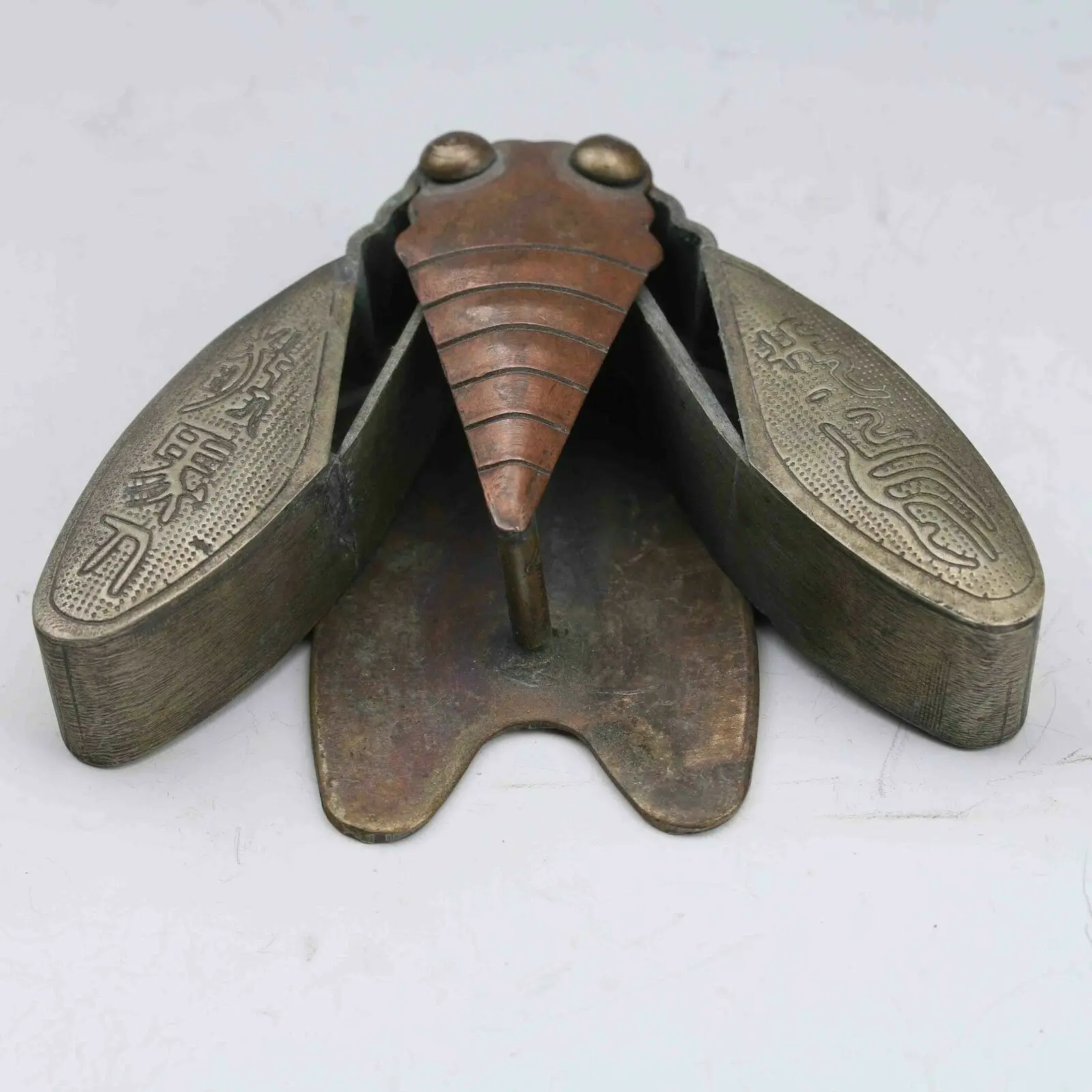 Old Chinese antique Collection carved Bronze cicada statue fengshui Decor